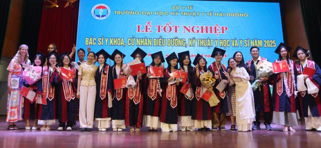 Graduation of the First BSALT Students at Hai Duong Medical Technical University — August 8, 2025